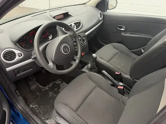 Renault Clio 2010 photo 4
