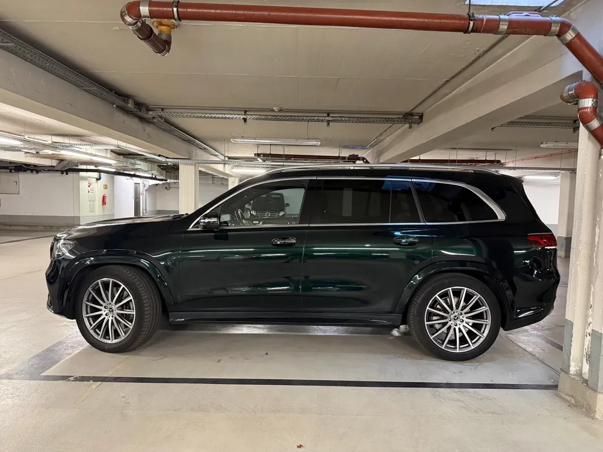 Mercedes-Benz Gls-Class 2023 photo 3