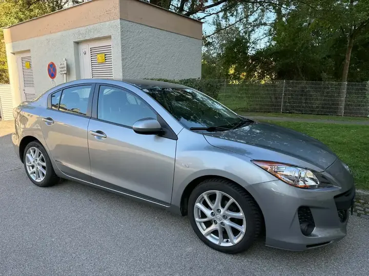 Mazda Mazda3 2012 photo 2