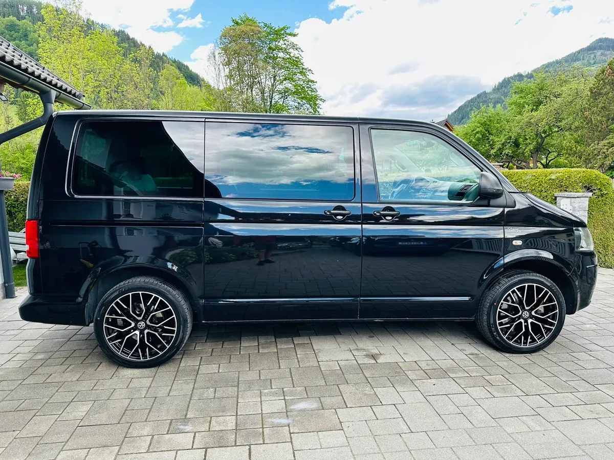 Volkswagen Multivan 2011 photo 3