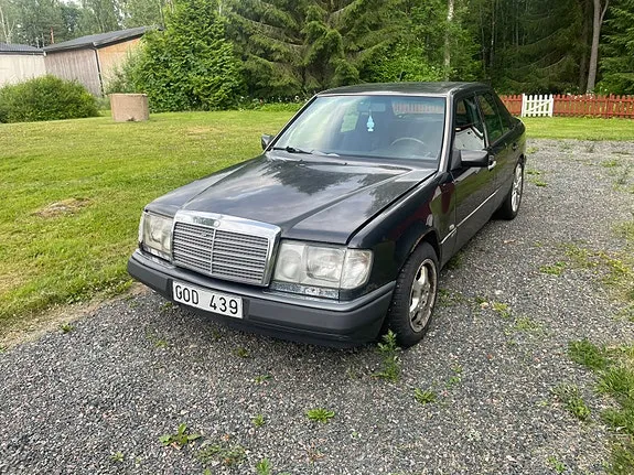 Mercedes-Benz 230 E