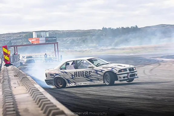BMW 323I