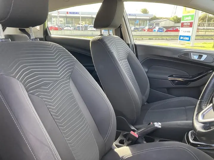Ford Fiesta 2015 photo 5