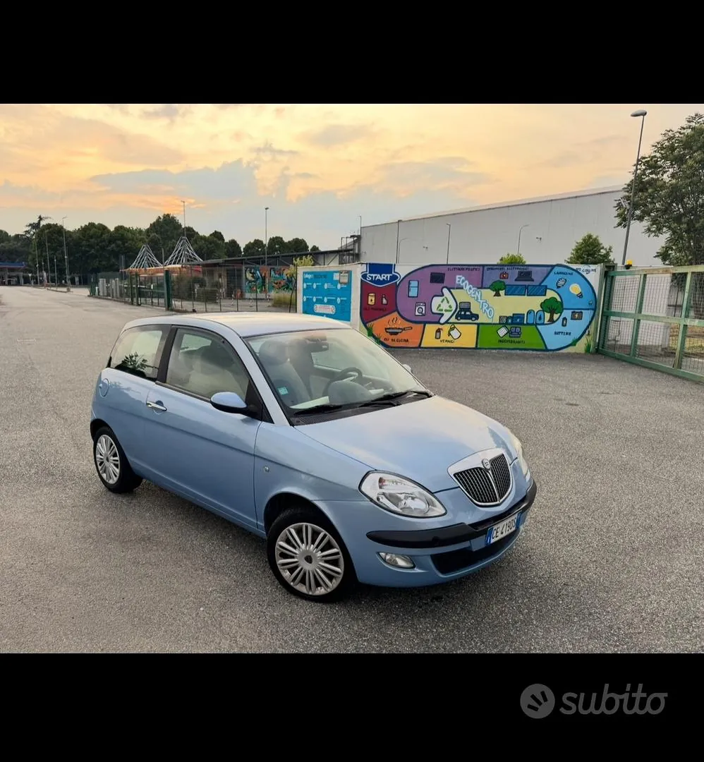 Lancia Ypsilon