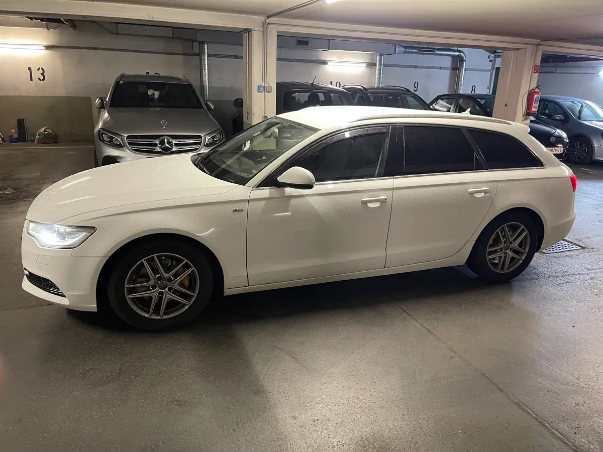 Audi A6 2012 photo 2