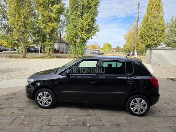 Skoda Fabia 2012 photo 3