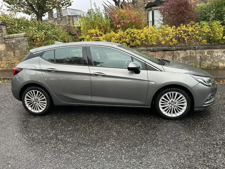 Vauxhall Astra 2017 photo 2