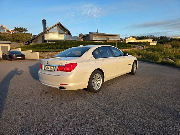 BMW 750I 2011 photo 4