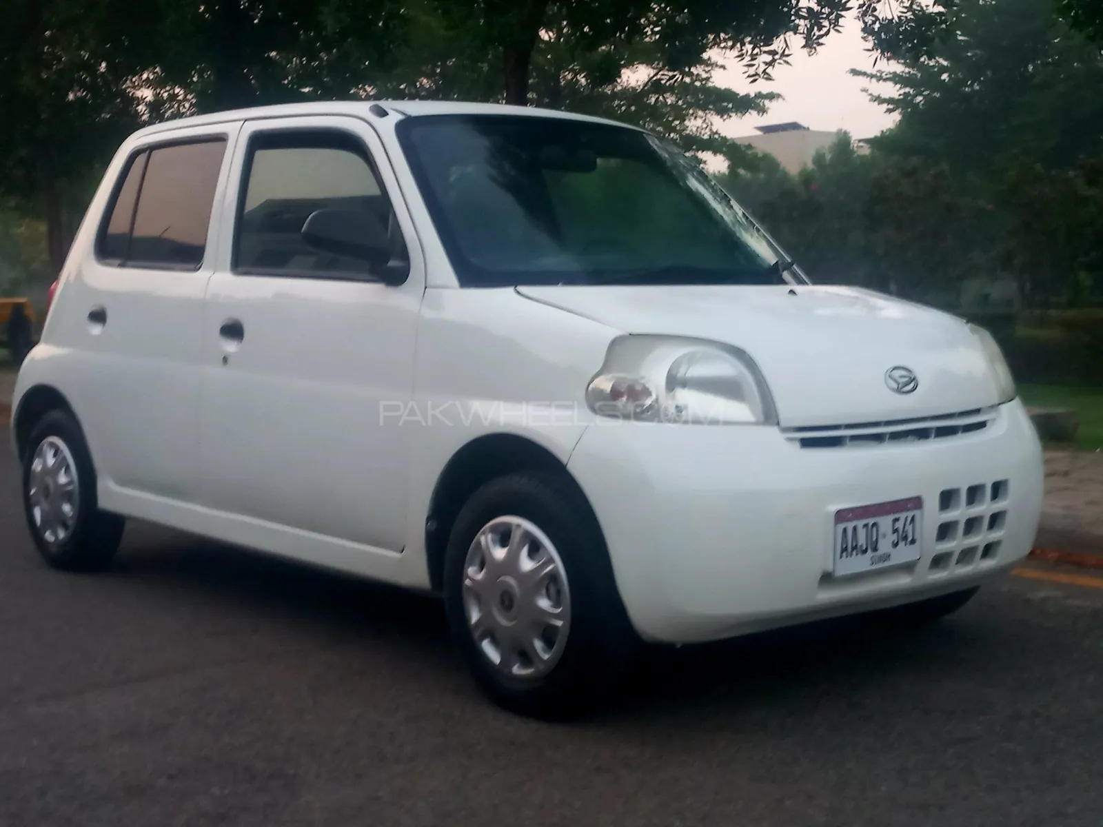Daihatsu Esse