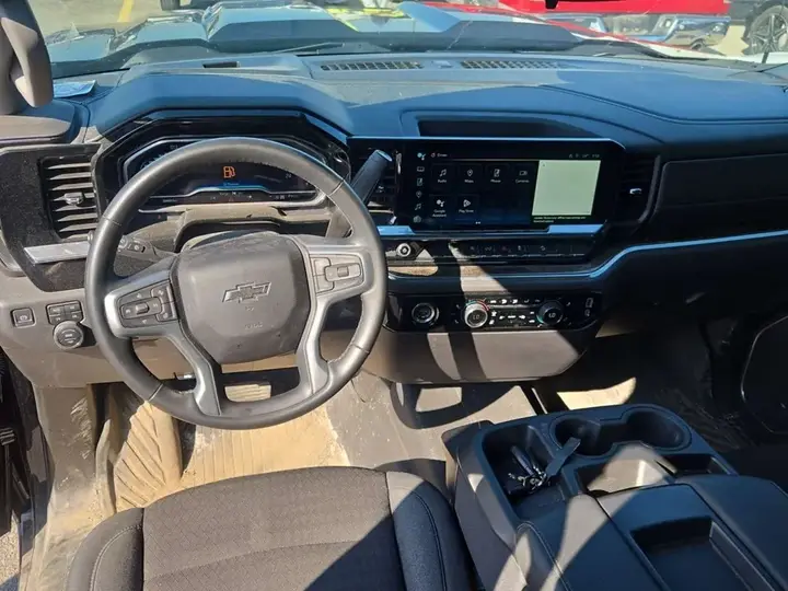 Chevrolet Silverado 1500 2024 photo 2