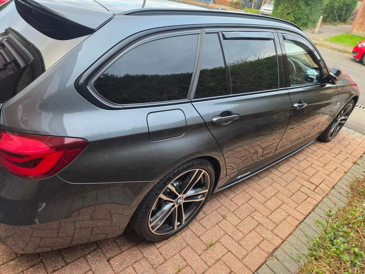 BMW 3 Series 2019 photo 3