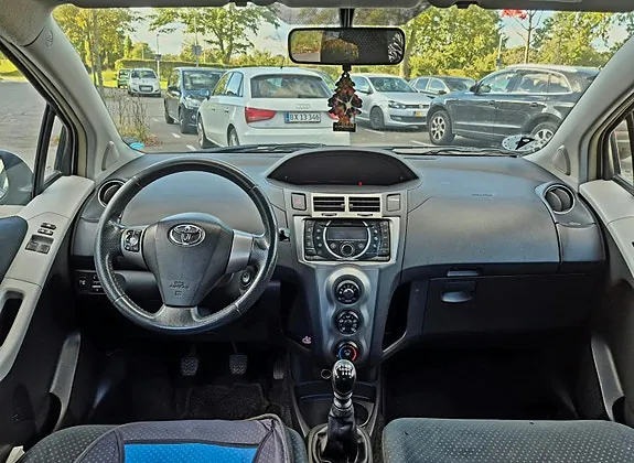 Toyota Yaris 2010 photo 5