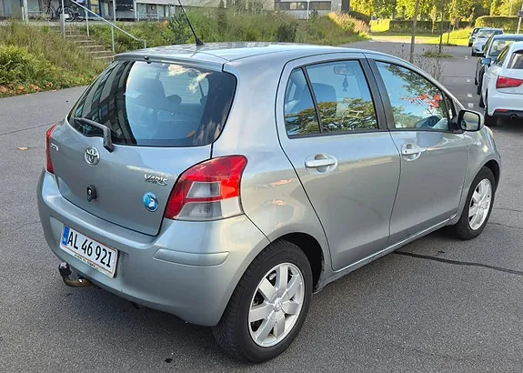 Toyota Yaris 2010 photo 2