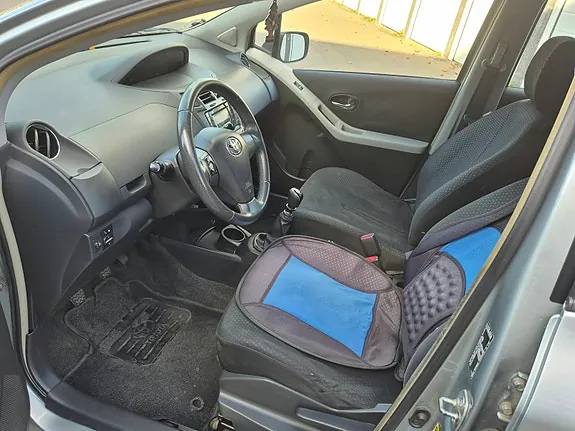 Toyota Yaris 2010 photo 4