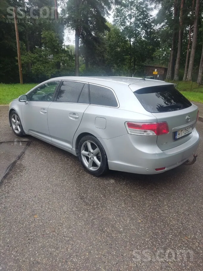 Toyota Avensis 2011 photo 2