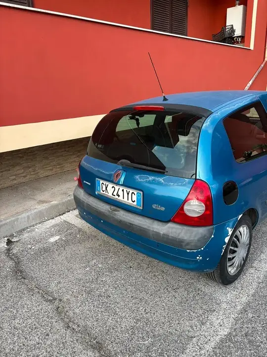 Renault Clio 2004 photo 3