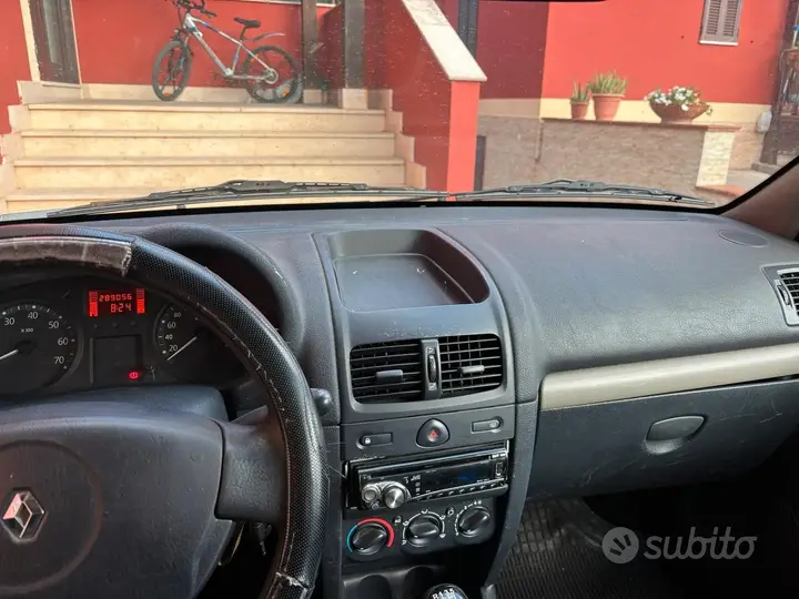 Renault Clio 2004 photo 5