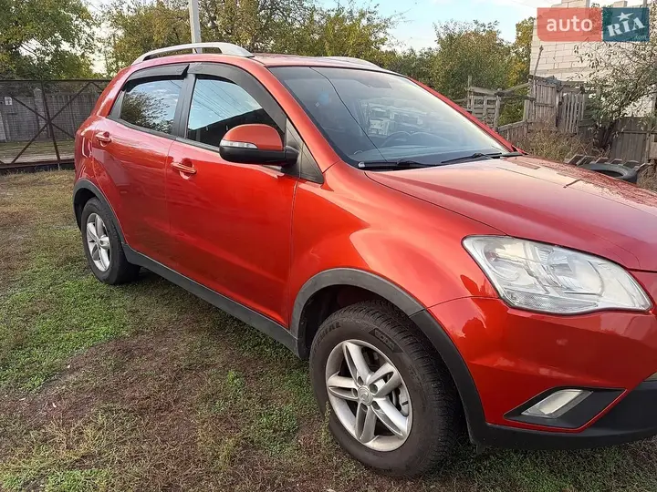 KG Mobility Korando 2013 photo 2