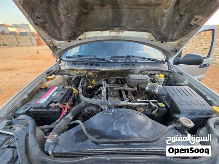 Jeep Cherokee 2004 photo 2