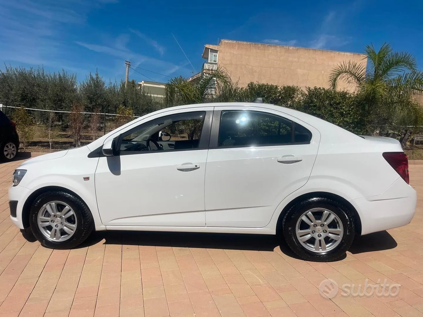 Chevrolet Aveo 2014 photo 3