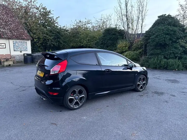 Ford Fiesta 2015 photo 3