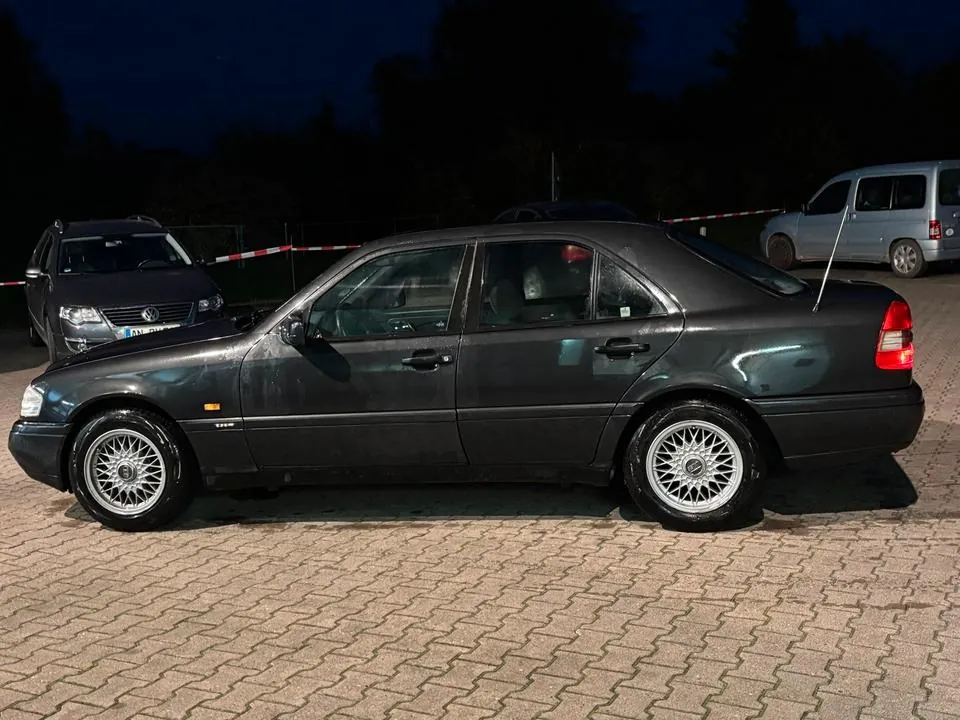 Mercedes-Benz C220