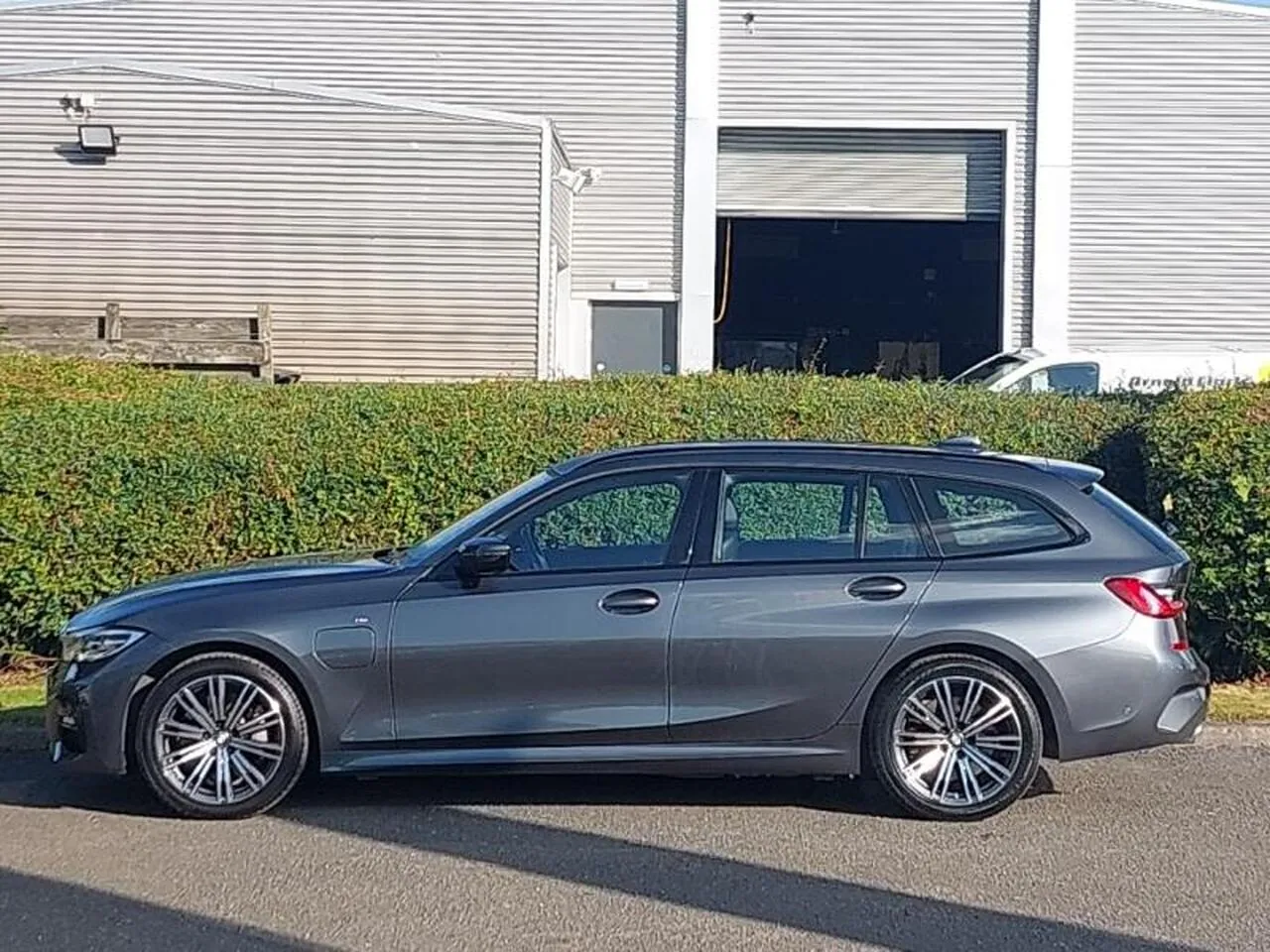 BMW 3 Series 2021 photo 4