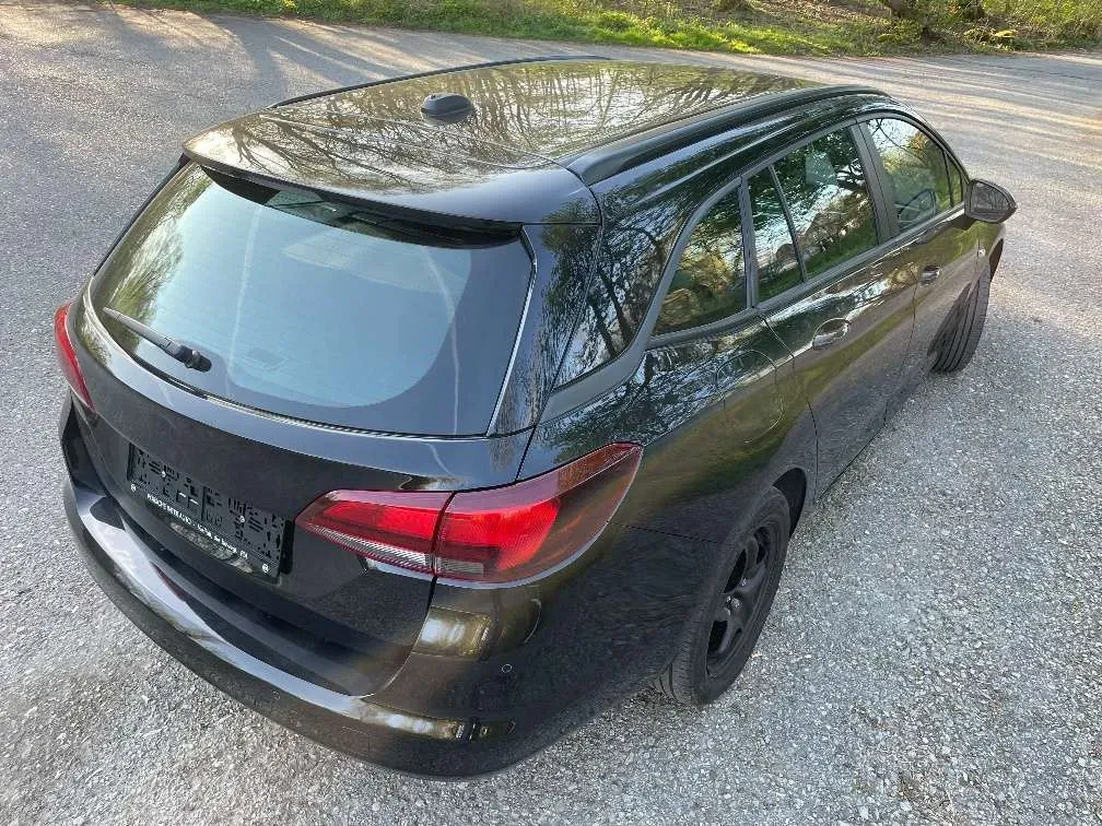 Opel Astra 2022 photo 2