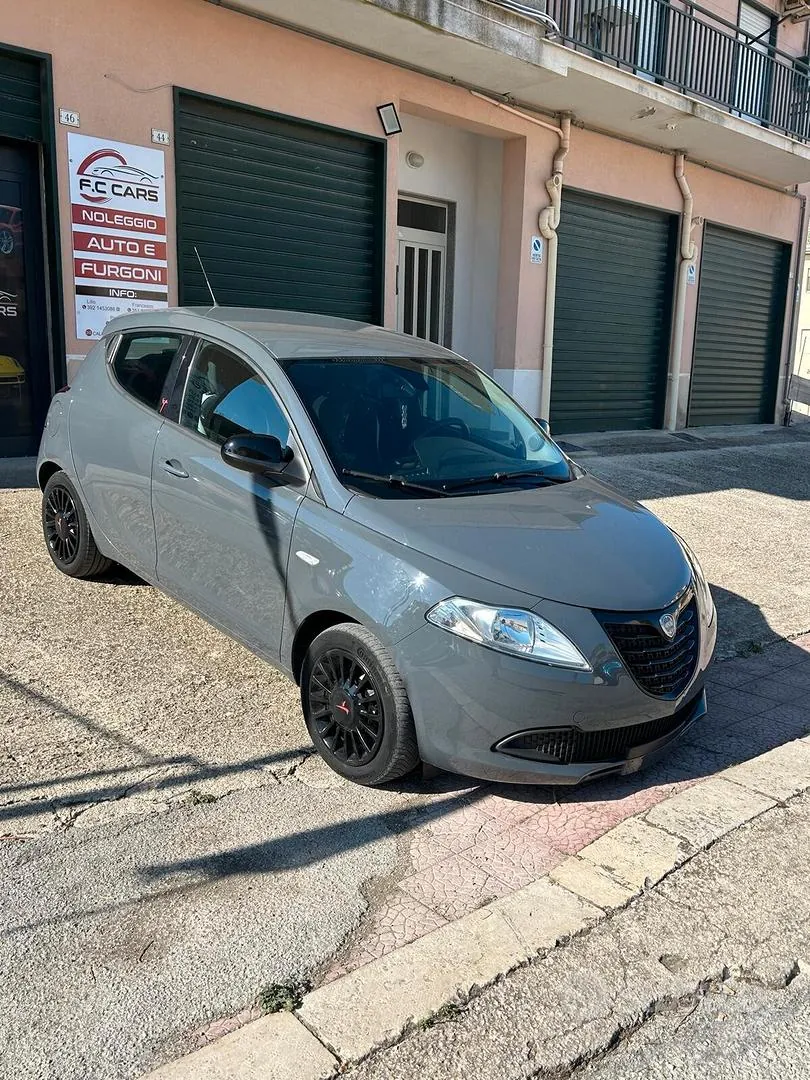 Lancia Ypsilon 2014 photo 2