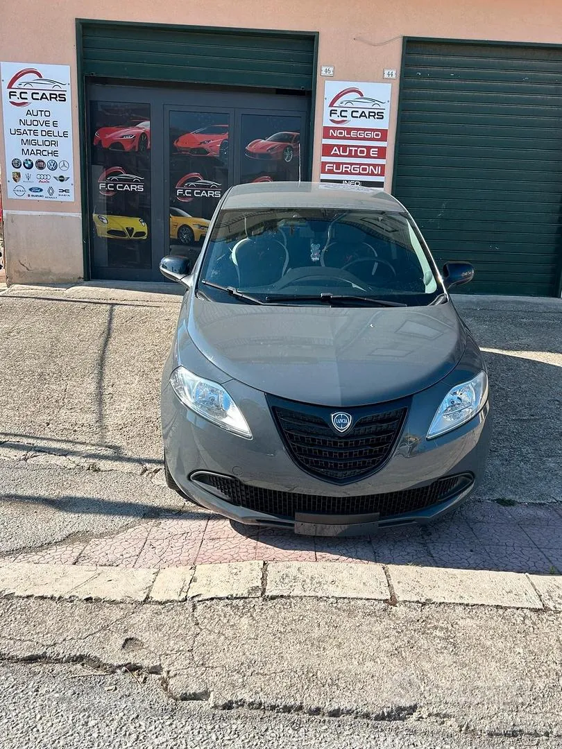 Lancia Ypsilon