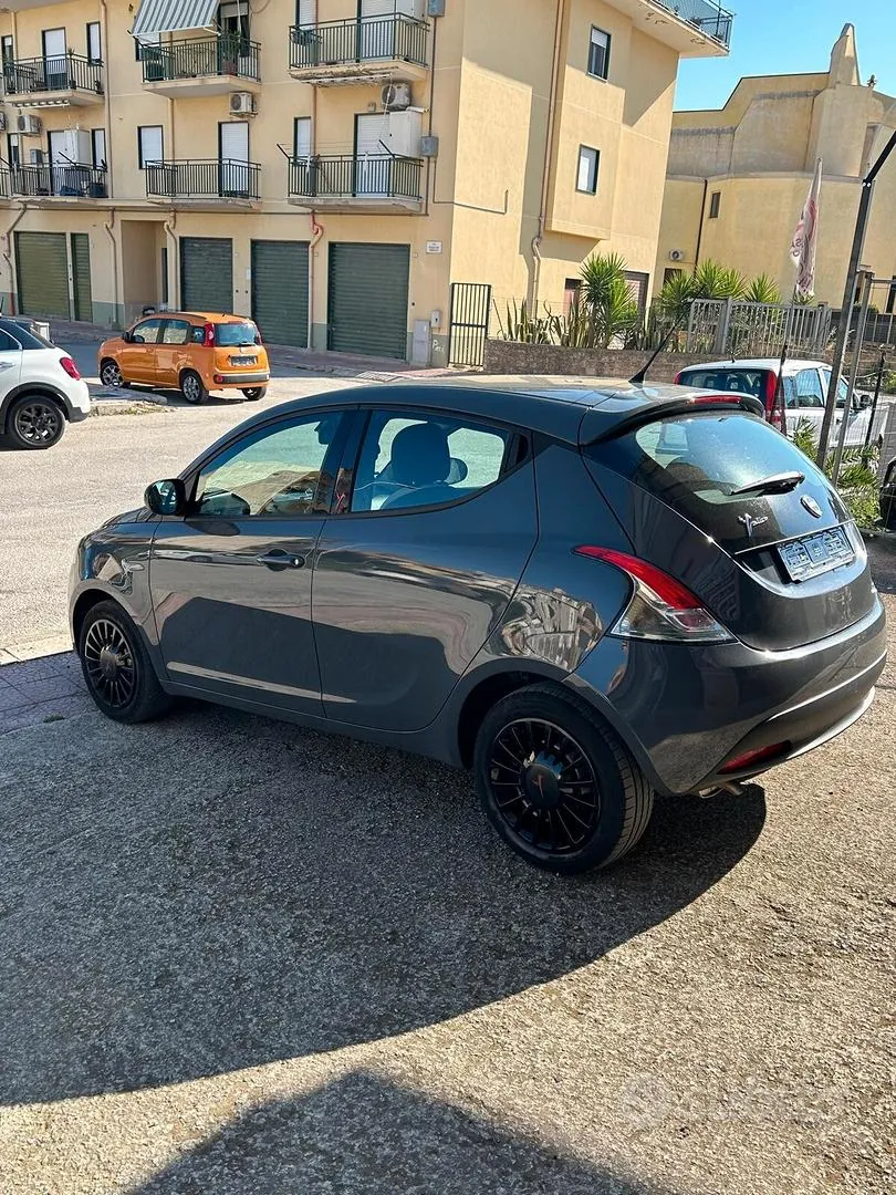 Lancia Ypsilon 2014 photo 3