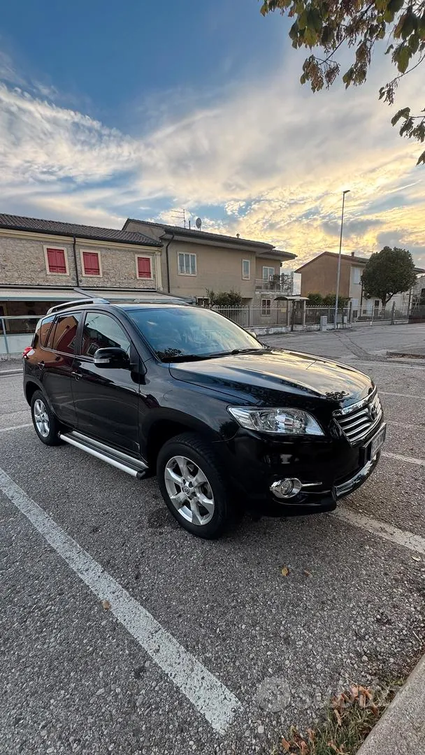 Toyota Rav4 2010 photo 2