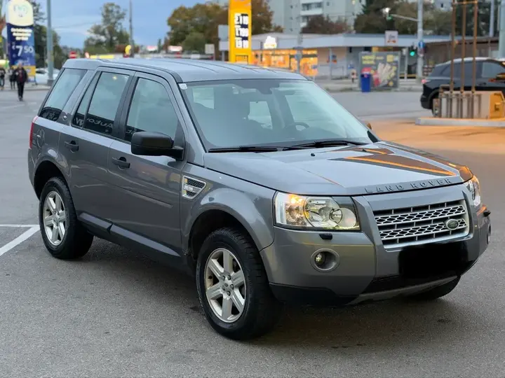 Land Rover Freelander 2010 photo 3
