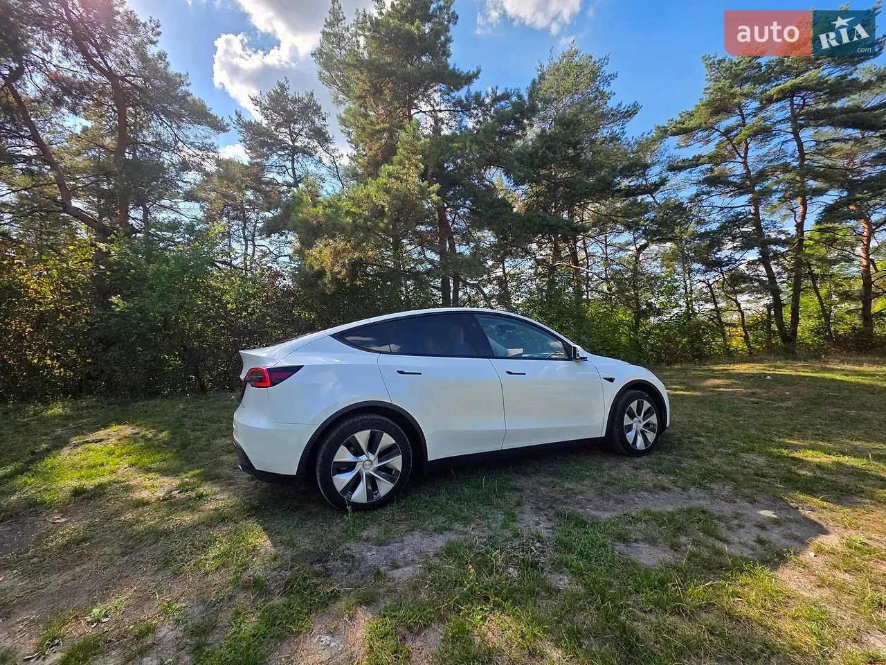 Tesla Model Y 2023 photo 4