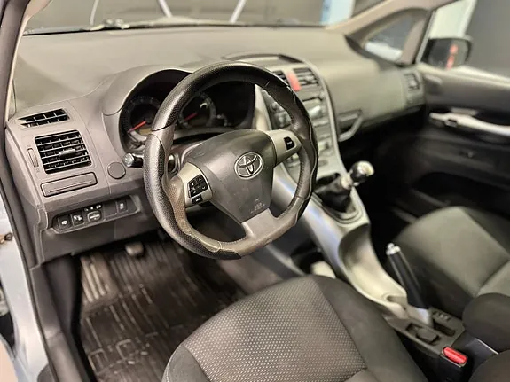 Toyota Auris 2012 photo 5