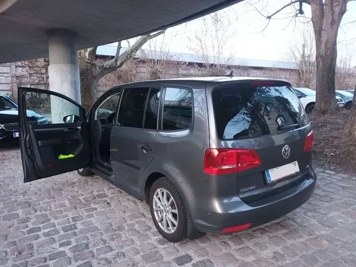 Volkswagen Touran 2014 photo 2