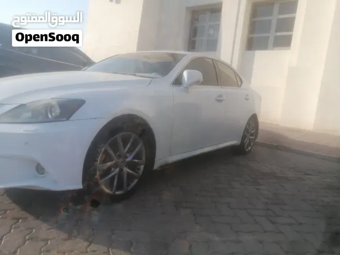 Lexus Is 300 2013 photo 2