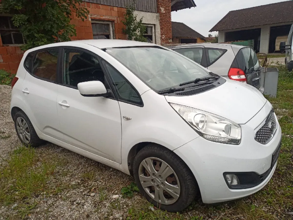 Kia Venga 2011 photo 2