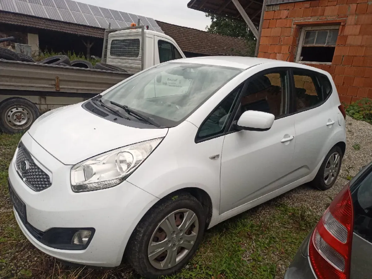 Kia Venga 2011 photo 3