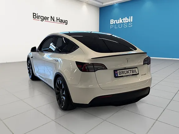 Tesla Model Y 2025 photo 5