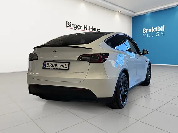 Tesla Model Y 2025 photo 4
