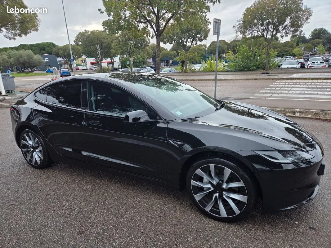 Tesla Model 3 2024 photo 2