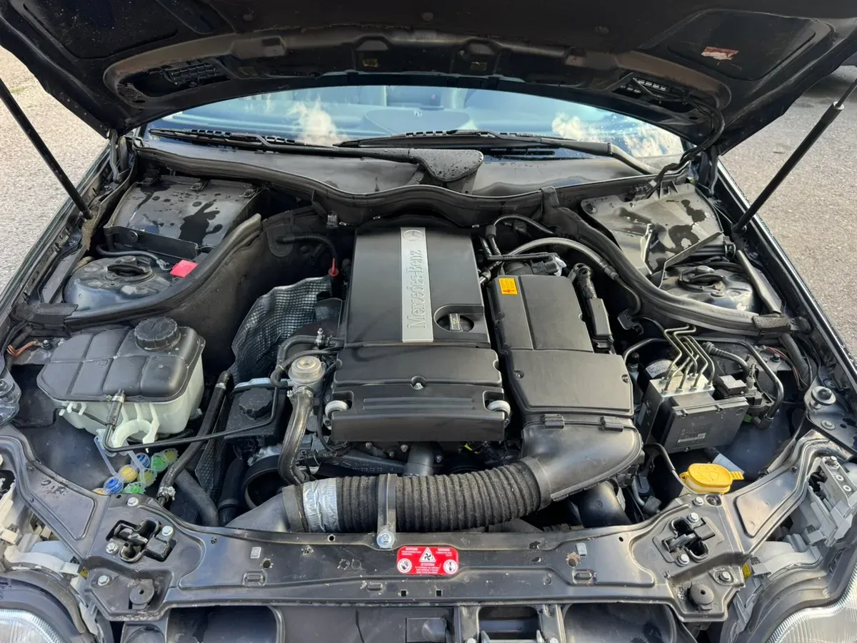 Mercedes-Benz C-Class 2003 photo 3