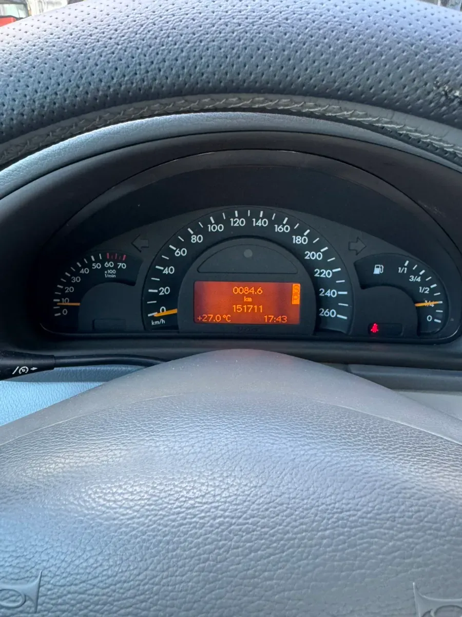 Mercedes-Benz C-Class 2003 photo 2