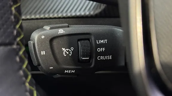 Peugeot E-208 2023 photo 3