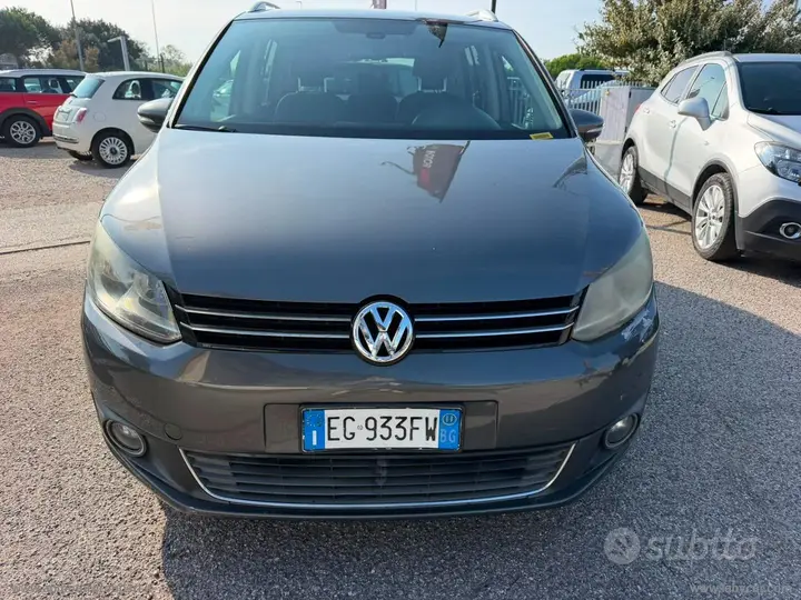Volkswagen Touran 2011 photo 3