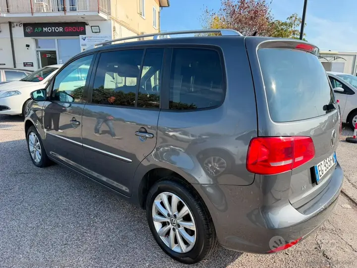 Volkswagen Touran 2011 photo 4