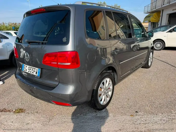 Volkswagen Touran 2011 photo 5
