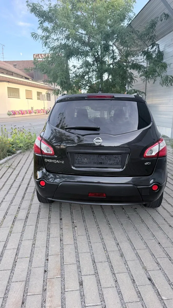 Nissan Qashqai 2012 photo 2
