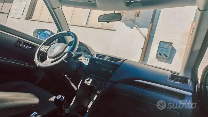 Suzuki Swift 2012 photo 2